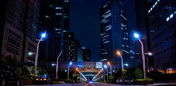 Application of Solar Powered Outdoor Lights in Road Lighting