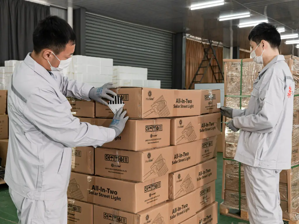 The products are being loaded into the container, and the warehouse staff next to them are recording the inspection form
