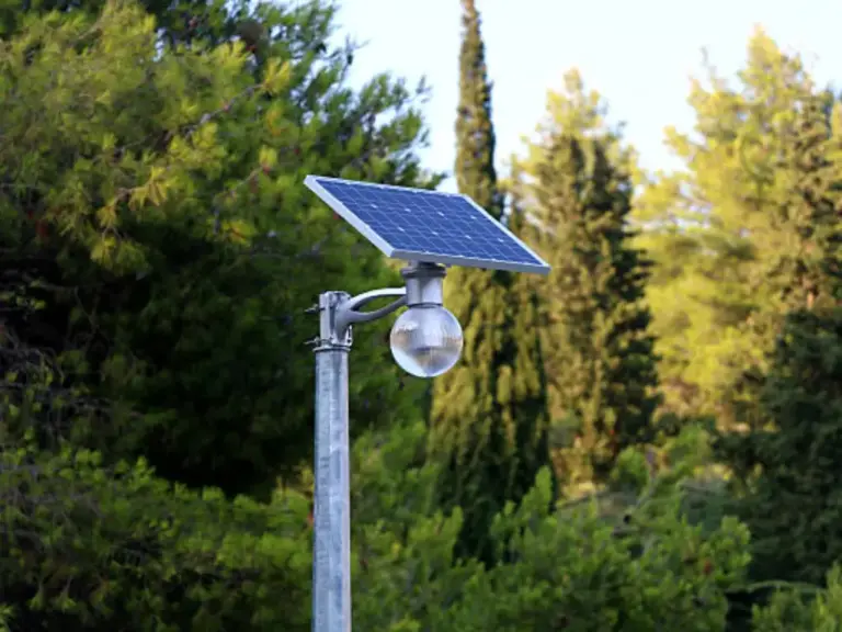 akankah lampu surya mengisi daya di tempat teduh