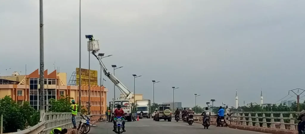 Solar street lights and an access lift on a road in Bamako, Mali